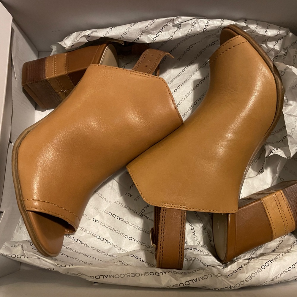 NWT- Aldo color block heels, size 6